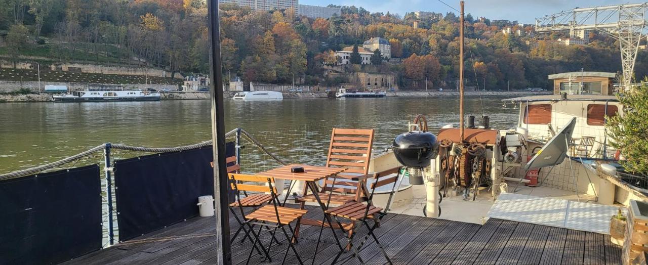 Dans Peniche Atypique Et Idyllique A Confluence Lyon