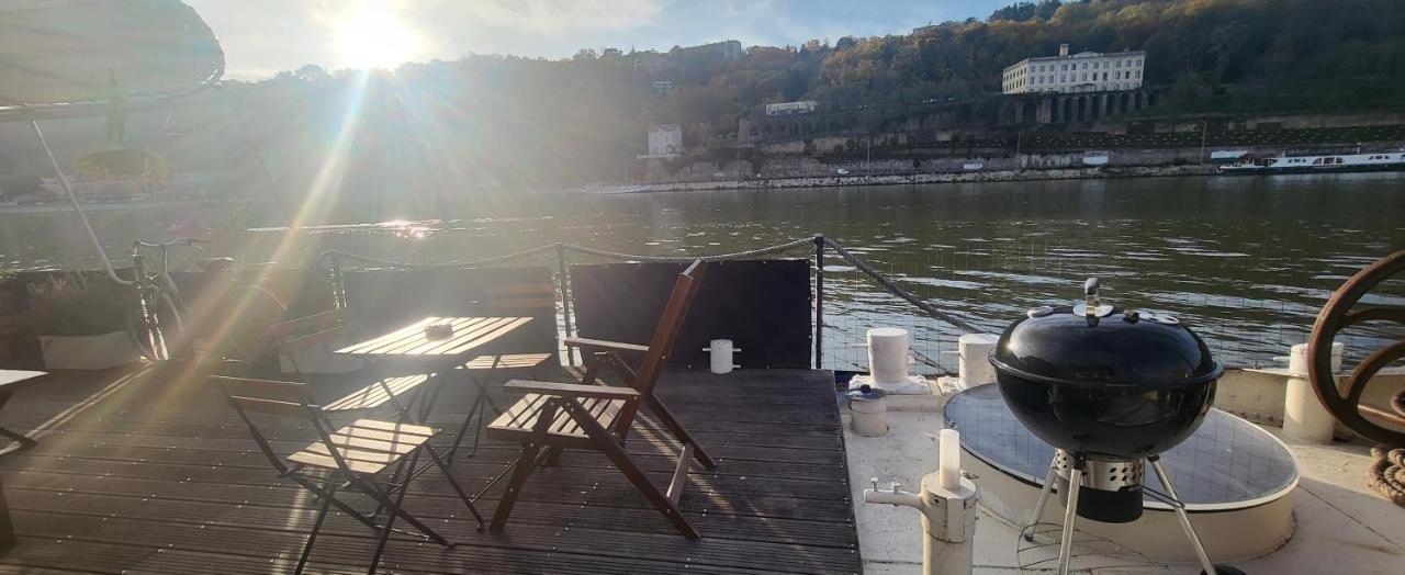 Dans Peniche Atypique Et Idyllique A Confluence Lyon